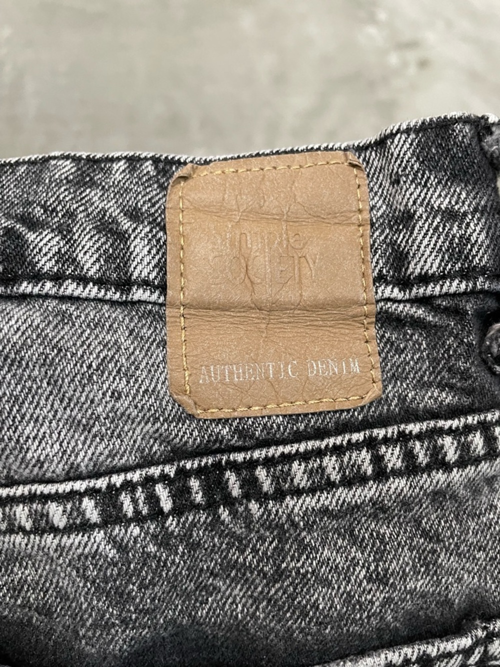 Simple Society Black Acid Wash Distressed Straight Leg Jeans Size 9/29 - Picture 6 of 11